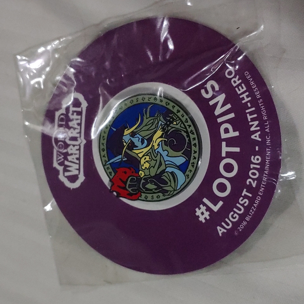 Loot Crate pin Aug. 2016 Anti-hero